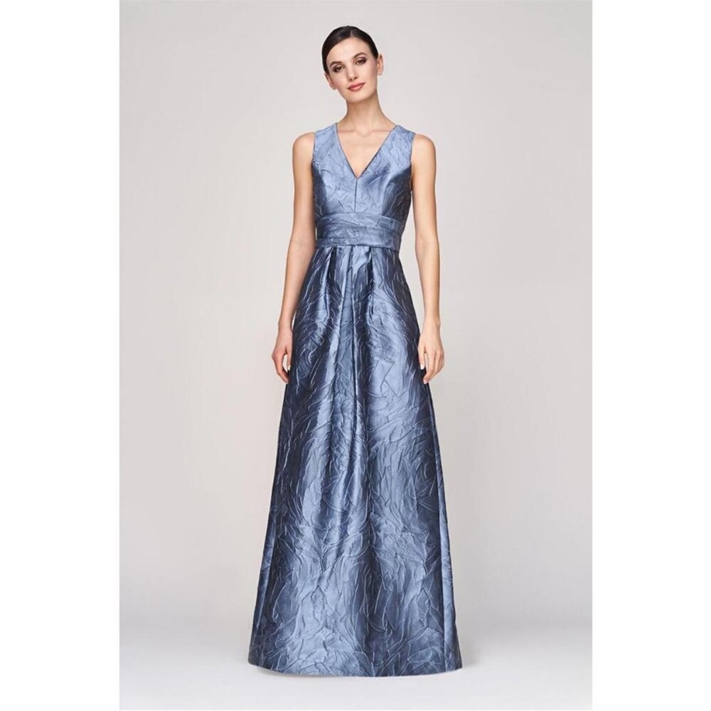 Kay Unger Mariah Gown blue, SIZE 14